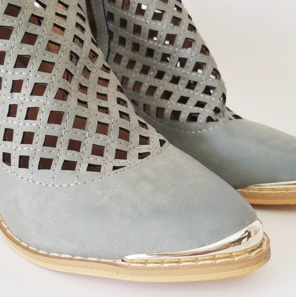 MI.IM Vera Lost Valley Cutout Slip On Ankle Bootie - Picture 4 of 11